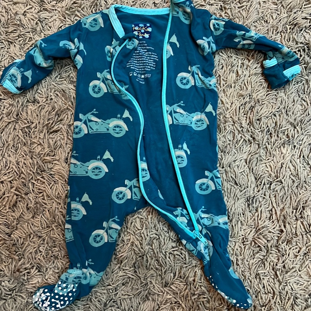 KicKee pants premie onesie
